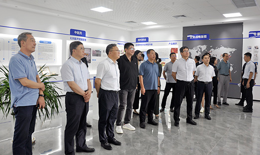 青岛市政协副主席薄涛一行莅临BBIN宝盈集团集团，共探大健康创新前沿